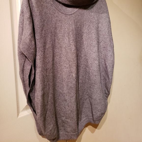 Women's Gray Sleeveless Cowl Neck Poncho Sweater! - Picture 4 of 10
